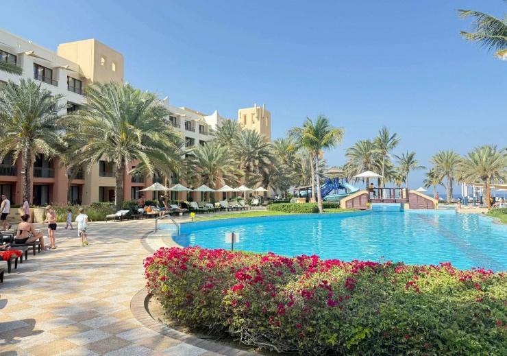 Khách sạn hạng sang dành cho du khách mắc kẹt lại Oman vì chiến sự.