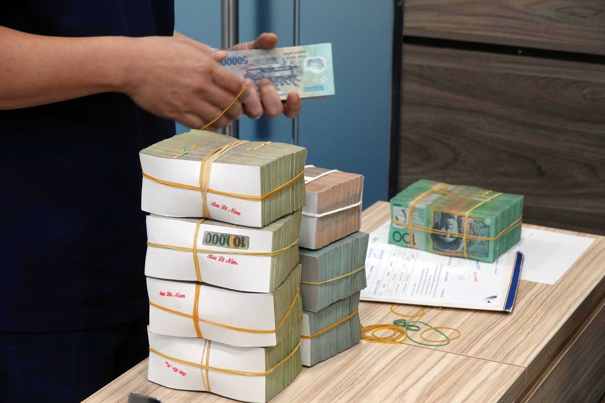 Bầu Đức chi gần 80 tỉ đồng gom mua cổ phiếu HAG 1 Bầu Đức chi gần 80 tỉ đồng gom mua cổ phiếu HAG - Ảnh 1.