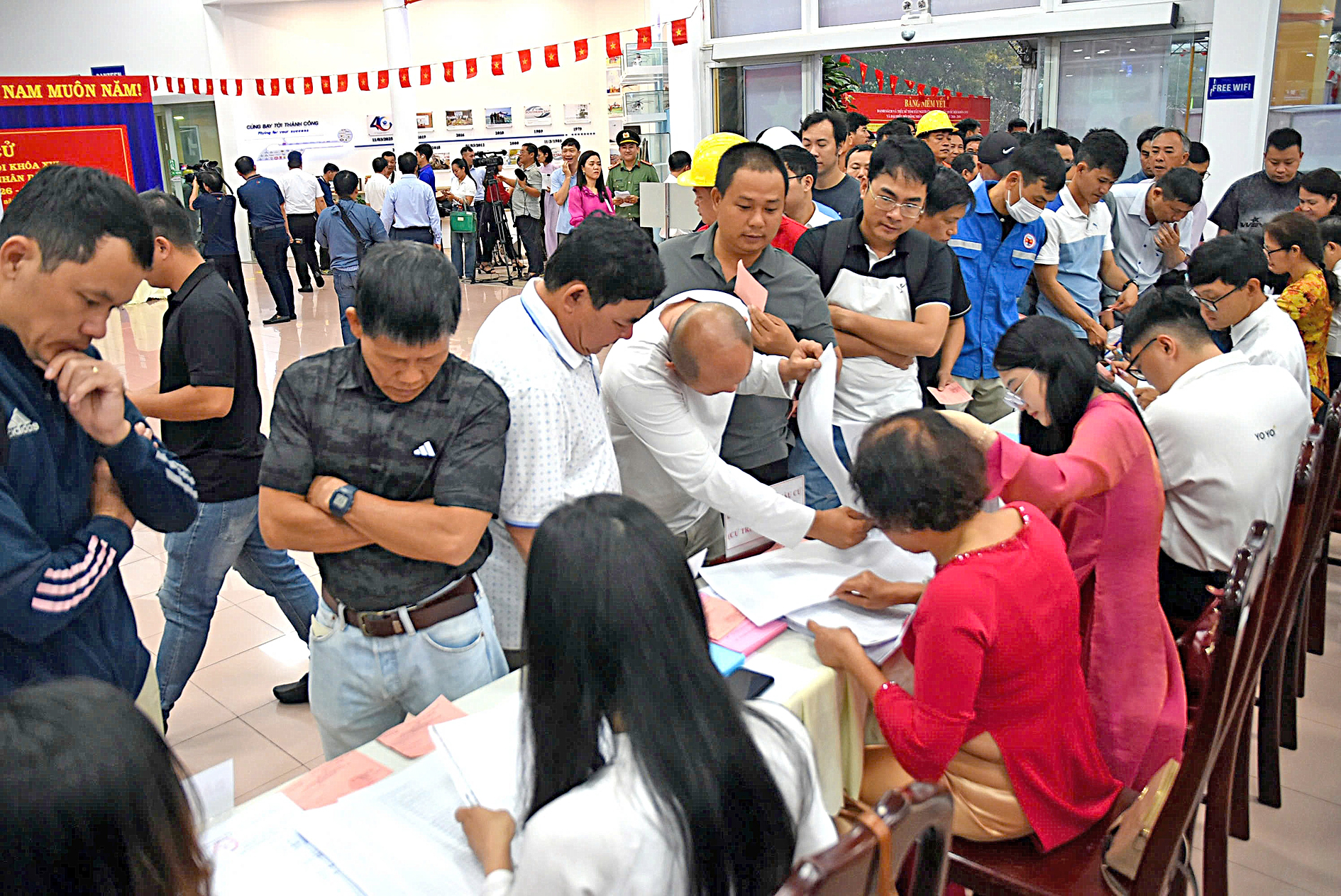 Bầu chọn đại biểu 'đúng quy trình' và 'đúng lòng dân' 1 bầu cử - Ảnh 1.