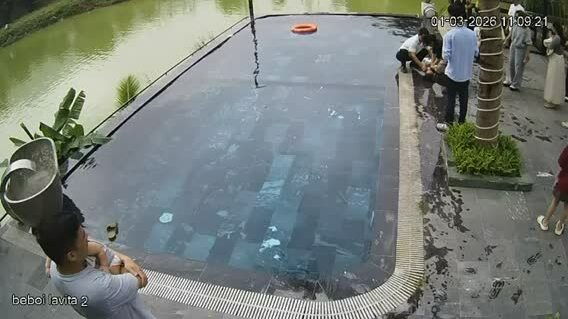 Bác sĩ ép tim cứu bé trai ngừng tim ở khu du lịch