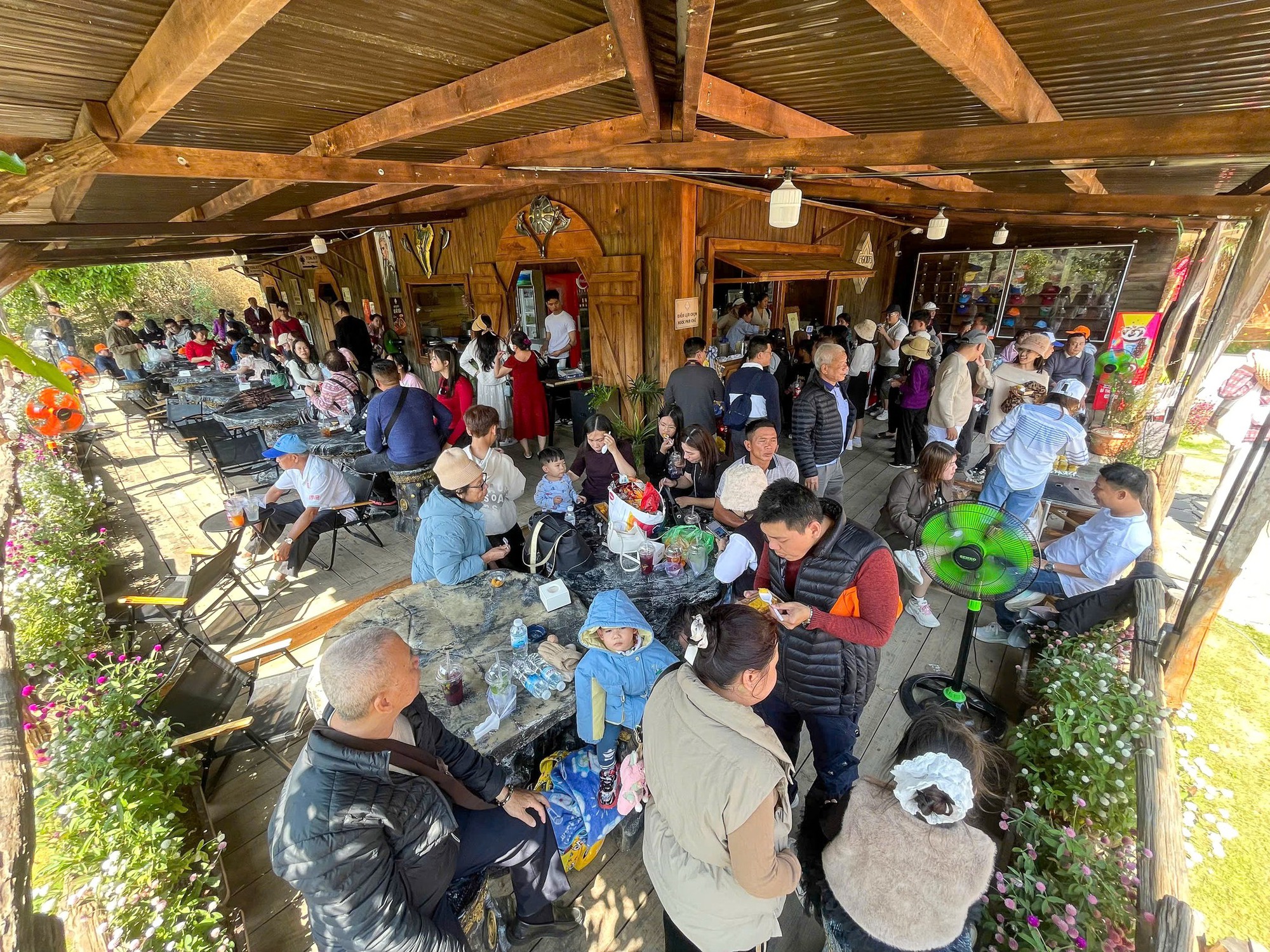 Bên trong ngôi làng người lùn kỳ lạ nhất Đà Lạt, rộng 6ha toàn những công trình 