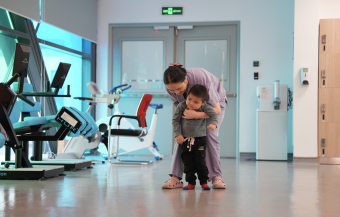 Sự hồi phục của Minh được mọi người ví như từ cửa tử trở về, sống lại lần hai. Ảnh: Bệnh viện cung cấp