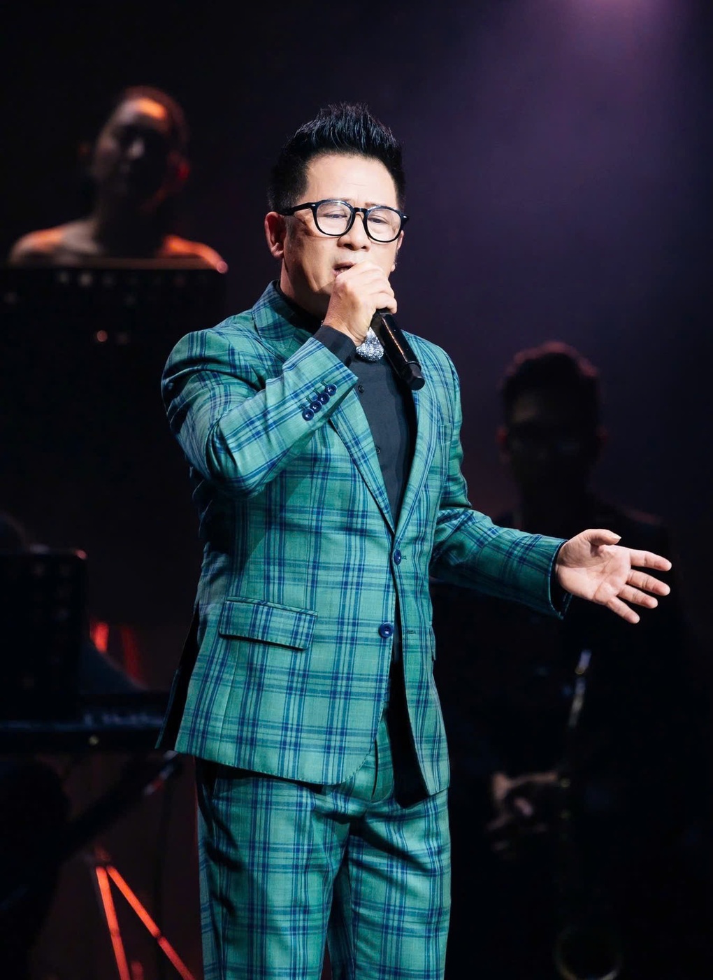 Bị chê hát chênh phô Nơi tình yêu bắt đầu, Bằng Kiều tạm dừng hoạt động - 1