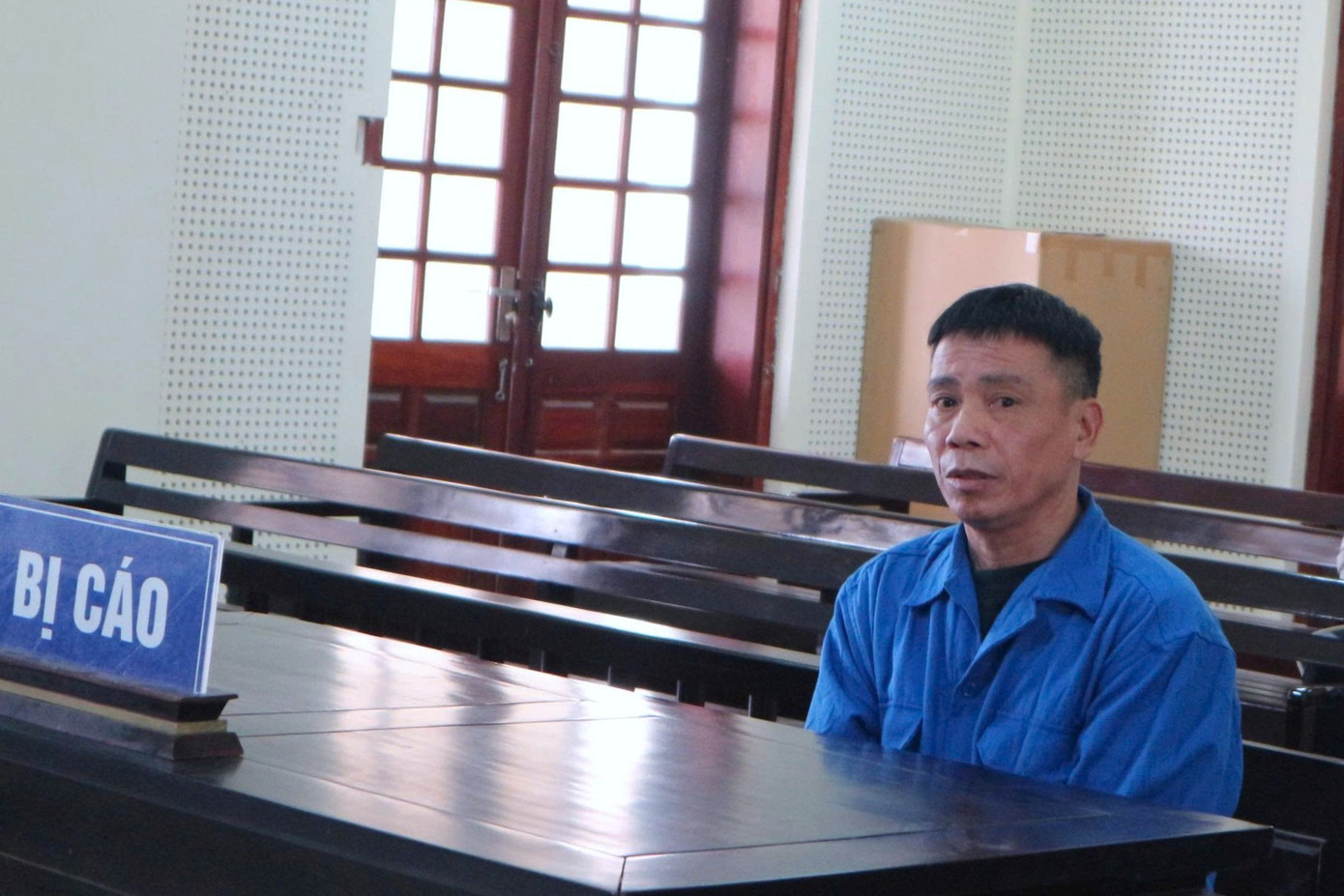 Bị chém phải nhập viện, người đàn ông trốn viện tìm hàng xóm trả thù- Ảnh 1.