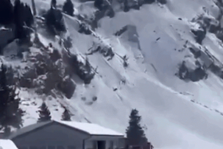 Du khách tử vong khi cabin rơi khỏi cáp treo