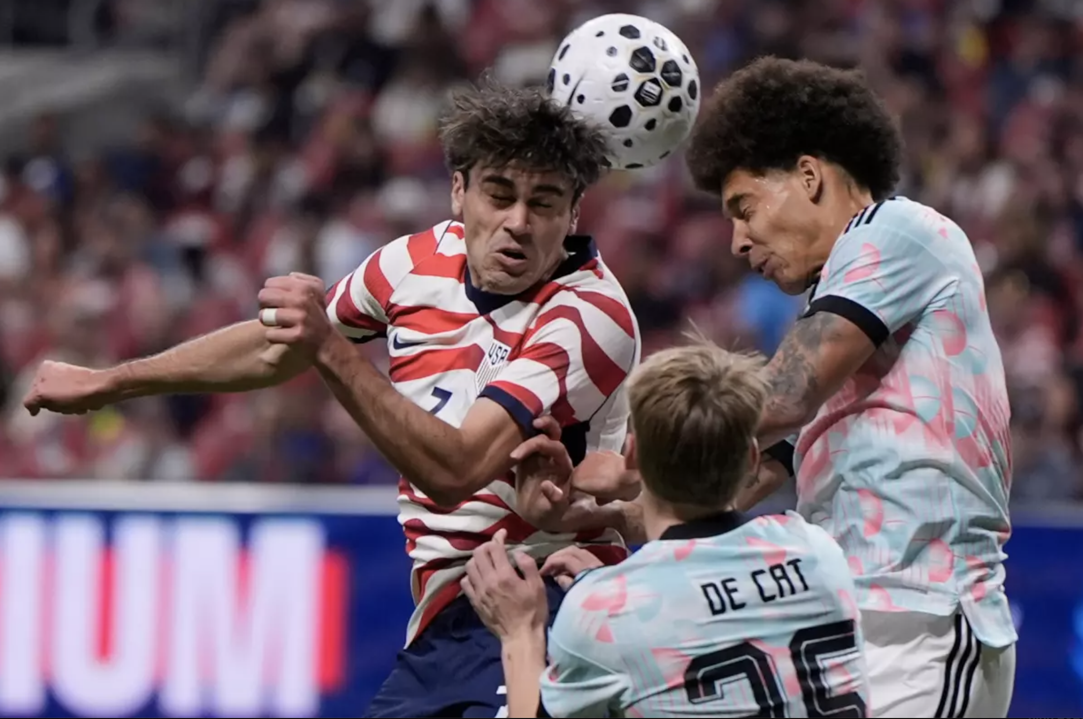 Bỉ phô diễn sức mạnh, thắng nghiền ép đồng chủ nhà World Cup 1 Bỉ phô diễn sức mạnh, thắng nghiền ép đồng chủ nhà World Cup - Ảnh 1.