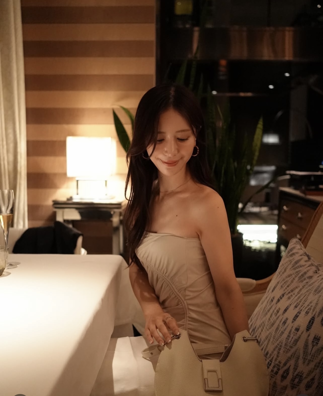 Mẹ Nhật U40 xinh đẹp, tươi tắn như ngoài 20: Bí quyết dáng đẹp bắt nguồn từ cách ăn- Ảnh 1.