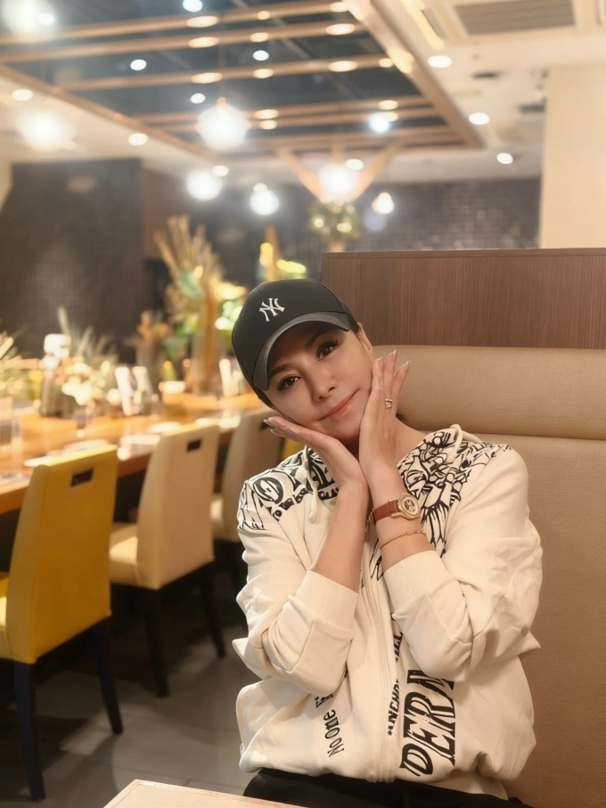 Ngoại hình trẻ trung ở tuổi 58 của diễn viên Lily Tien.