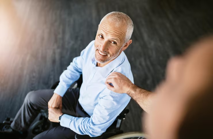 Bị sa sút trí tuệ, người đàn ông say mê một âm thanh đến phát khóc - Ảnh 1.