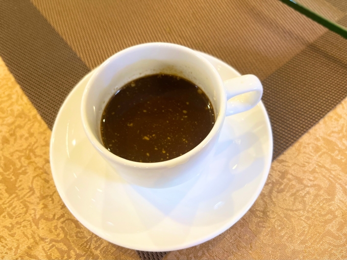 Người có mức huyết áp ổn định có thể uống cà phê với lượng vừa phải. Ảnh: Ly Nguyễn