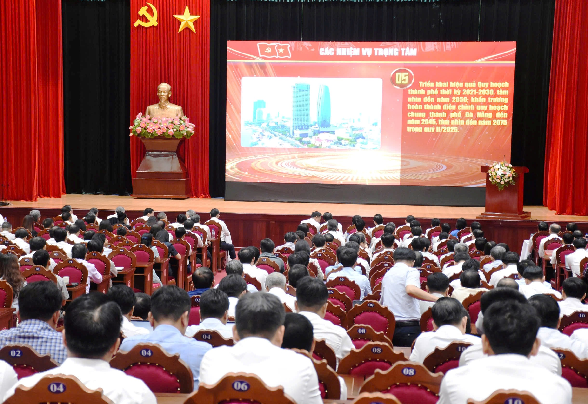 Bí thư Đà Nẵng yêu cầu chấm dứt 'làm việc cầm chừng, đùn đẩy trách nhiệm'- Ảnh 1.