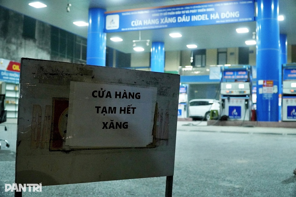 Bộ Công Thương: Đủ xăng dầu đến hết tháng, người dân không nên tích trữ - 1