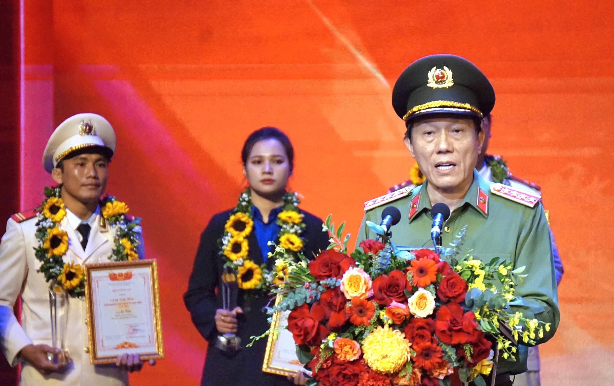 Bộ Công an vinh danh 20 Gương mặt trẻ công an tiêu biểu - Ảnh 1.