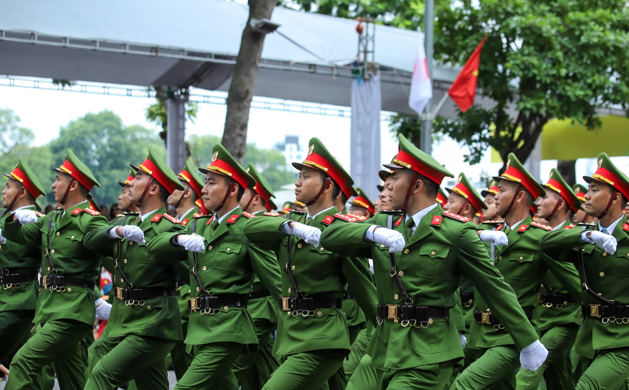 Bộ Nội vụ phản hồi kiến nghị áp dụng phụ cấp đặc biệt 30% với công an cửa khẩu 1 công an - Ảnh 1.