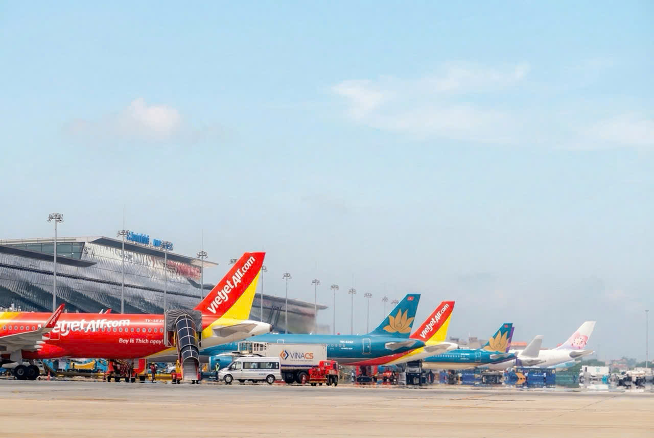 Bộ Xây dựng đề xuất giảm thuế, phí hỗ trợ hàng không khi giá nhiên liệu tăng phi mã 1 Bộ Xây dựng đề xuất giảm thuế, phí hỗ trợ hàng không khi giá nhiên liệu tăng phi mã - Ảnh 1.