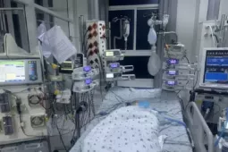 Cảnh báo: Virus mới khiến trẻ mắc tay chân miệng chuyển nặng, tử vong rất nhanh