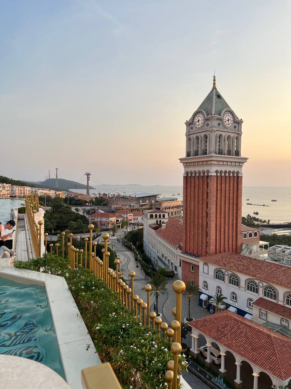 Trải nghiệm La Festa Phú Quốc: Bỏ chục triệu một đêm cho resort ngập đồ hiệu đổi lấy khoảnh khắc săn hoàng hôn điểm 10- Ảnh 1.