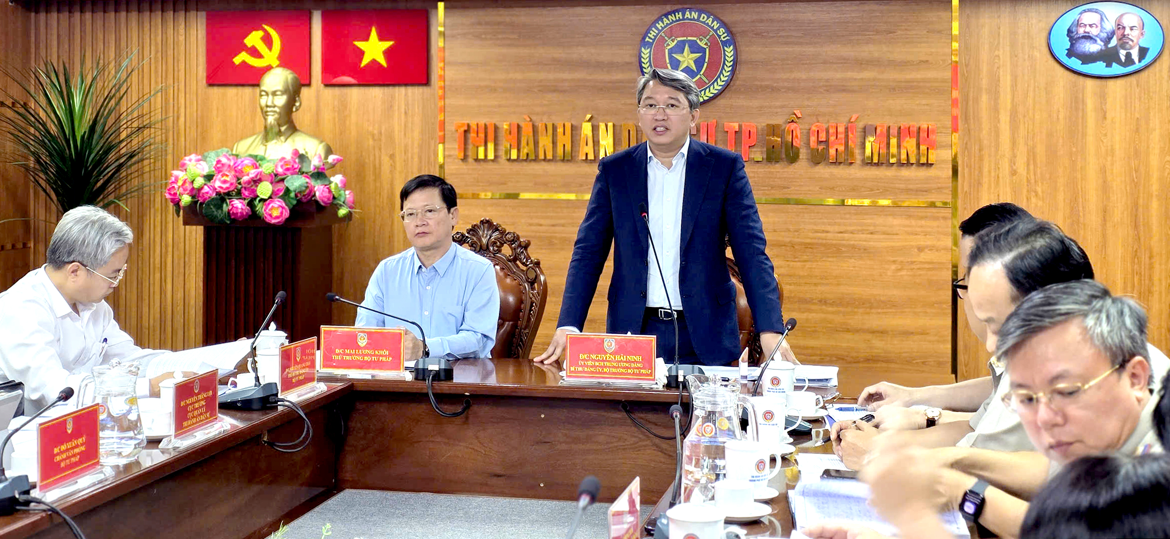 Bộ trưởng Bộ Tư pháp: TP.HCM cần tiên phong xây dựng cơ sở dữ liệu tài sản thi hành án - Ảnh 1.