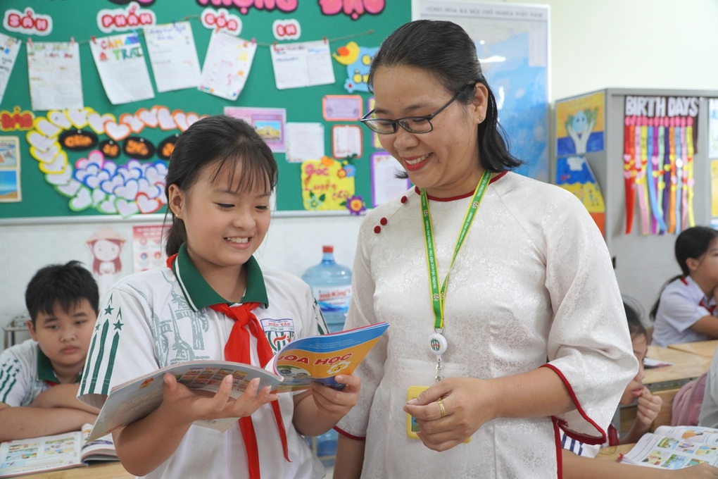 Bỏ xét thăng hạng, giáo viên hạng III lo “mắc kẹt” ở hạng thấp - 1