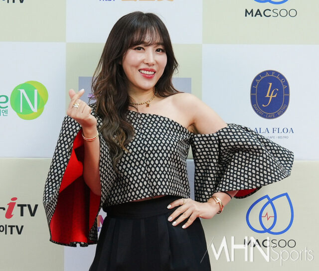 CCTV làm lộ vụ ngoại tình chấn động của nữ ca sĩ, thái độ tranh cãi với chính thất mới sốc- Ảnh 1.