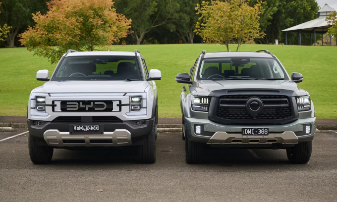 BYD Shark 6 (trái) và GWM Cannon Alpha PHEV tại Australia. Ảnh: Drive