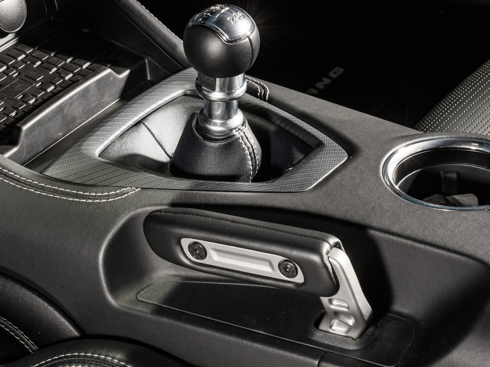 CEO Ford: “Chúng tôi sẽ không bao giờ loại bỏ Mustang số sàn” - 1