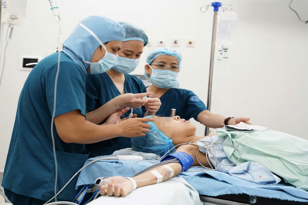 Ca ghép thận đầu tiên ở Bệnh viện Nhi đồng 1, tạng của mẹ cứu con nguy kịch - 1