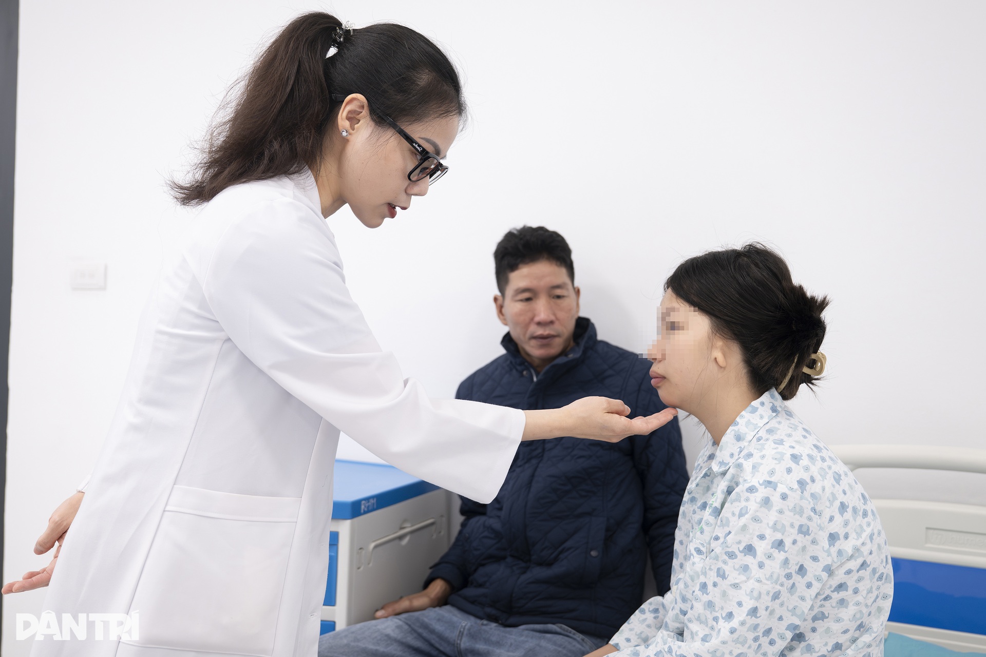 Ca mổ đặc biệt: Bác sĩ Việt - Mỹ cùng tạc lại gương mặt vẹn tròn cho em thơ - 1