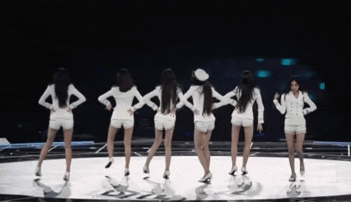 Cả nhóm mỹ nhân bị đối xử bất công để làm nền cho công chúa Kpop: Nổi bật đâu không thấy, lộ cả tá khuyết điểm- Ảnh 1.