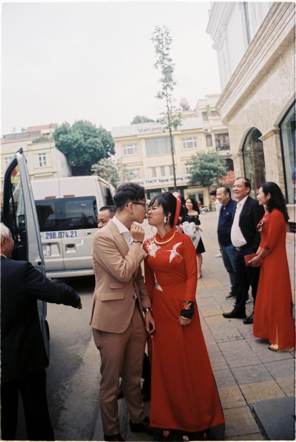 Ca sĩ Hoàng Dũng bất ngờ tiết lộ đã lấy vợ 6 năm trước - 1