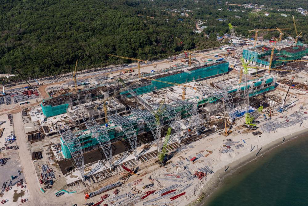 Các đại công trường trọng điểm 'khát' dầu- Ảnh 2. Các đại công trường trọng điểm 'khát' dầu- Ảnh 2.