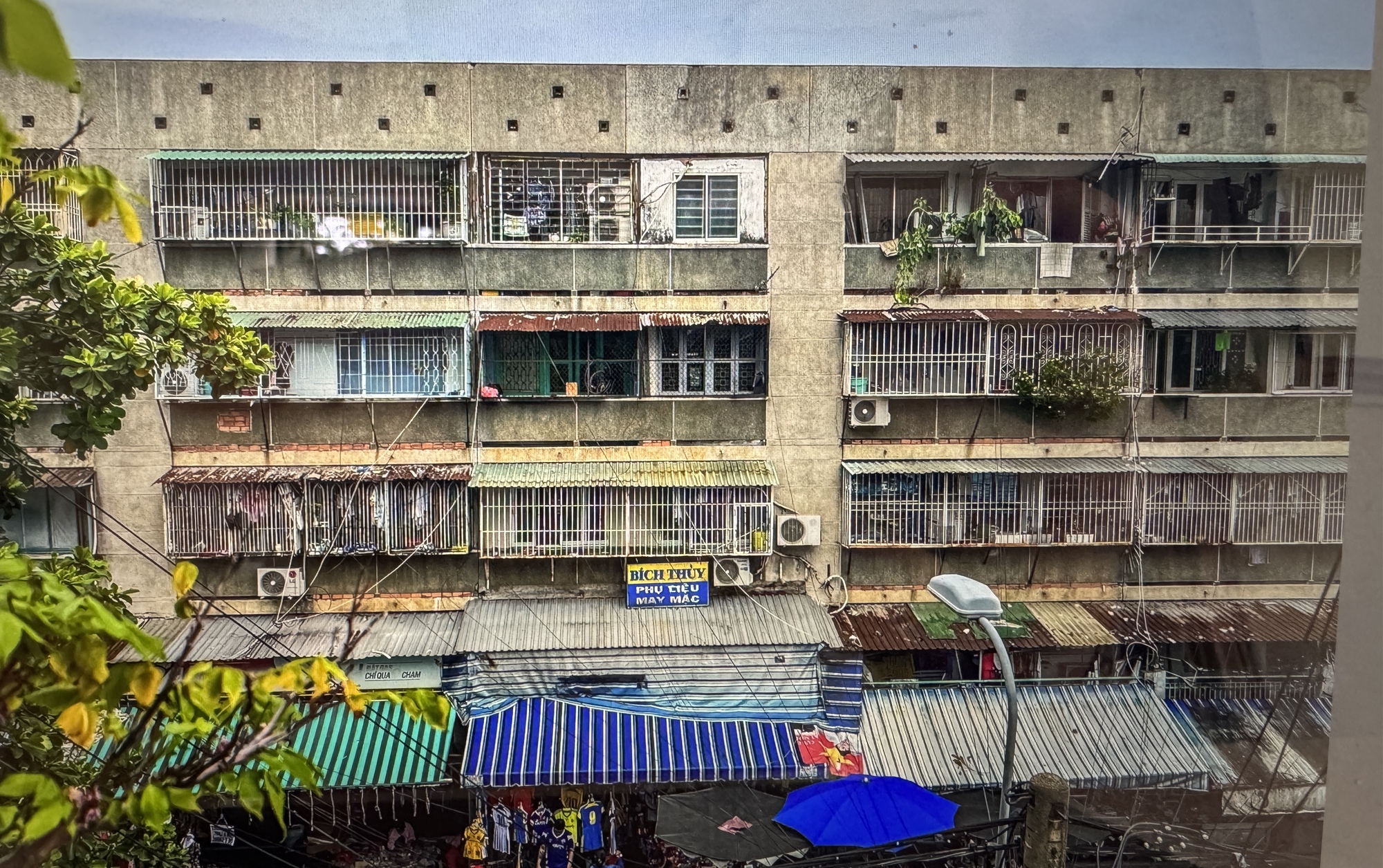 Các hộ dân tại cư xá Thanh Đa bắt đầu di dời- Ảnh 1.