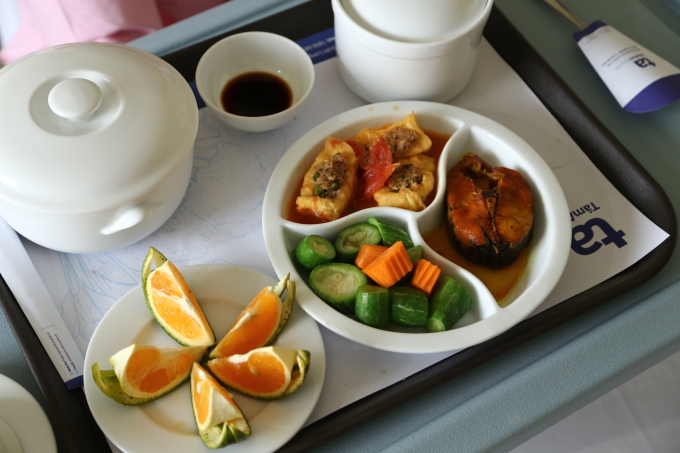 Thay thế thịt đỏ bằng cá, rau củ có thể giúp bảo vệ chức năng của thận. Ảnh minh họa: Bệnh viện Đa khoa Tâm Anh