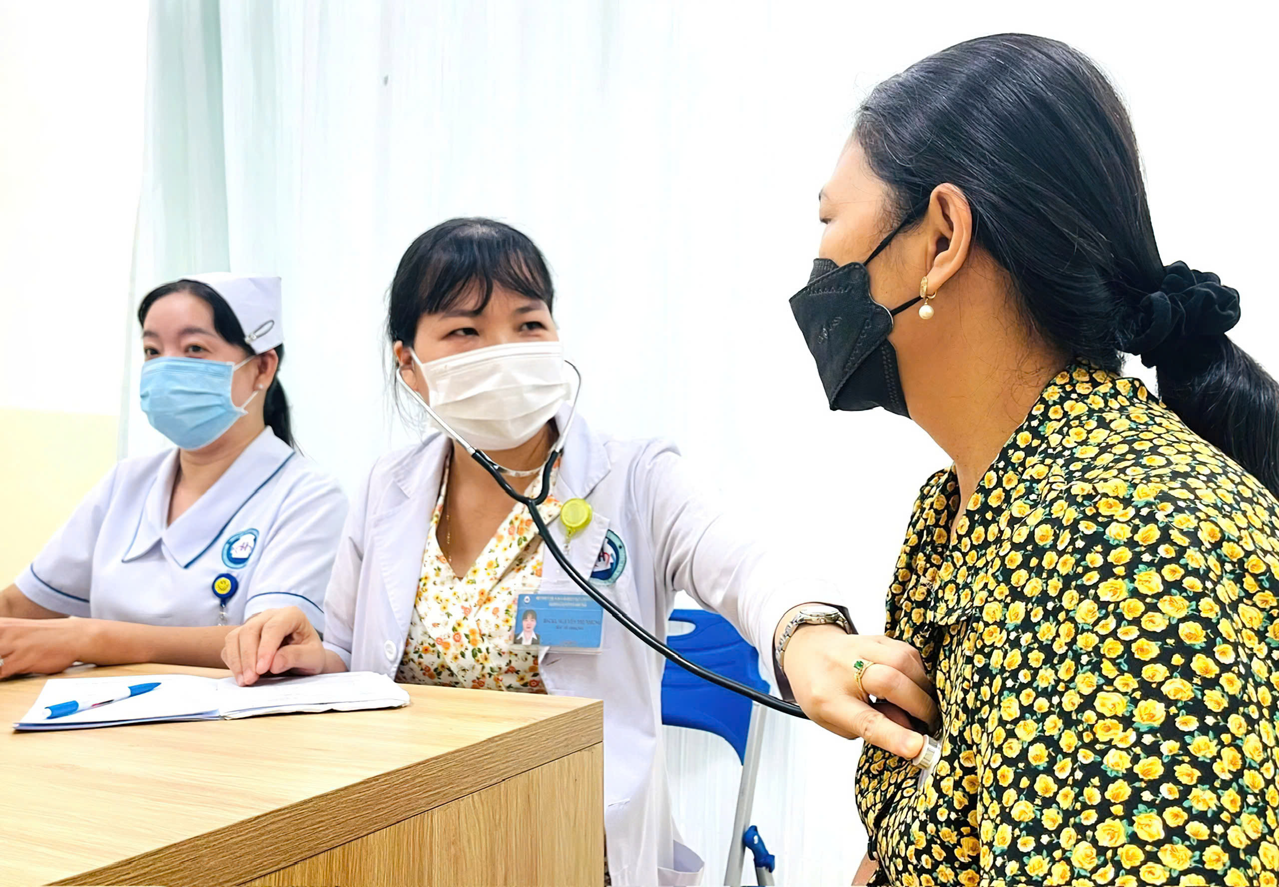 Các nước giảm trừ chi phí y tế, giáo dục trước khi nộp thuế thế nào?- Ảnh 1.