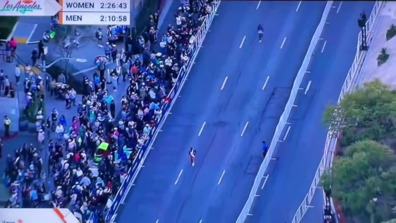Nathan Martin nước rút ngoạn mục để về nhất LA Marathon 2026