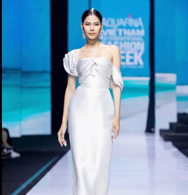 Cách mặc gam trắng từ đầu tới chân mà không nhạt nhòa- Ảnh 5.