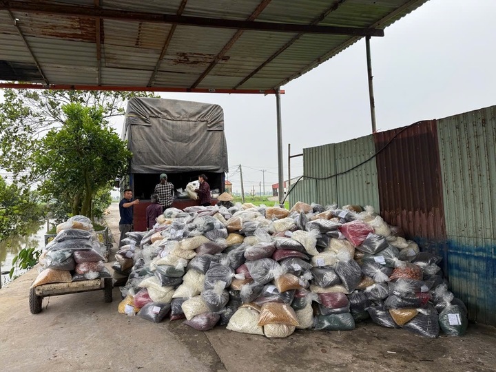 Vụ án 100 tấn thực phẩm chức năng giả: Cán bộ hải quan nhận hối lộ 1,5 tỷ đồng- Ảnh 1.