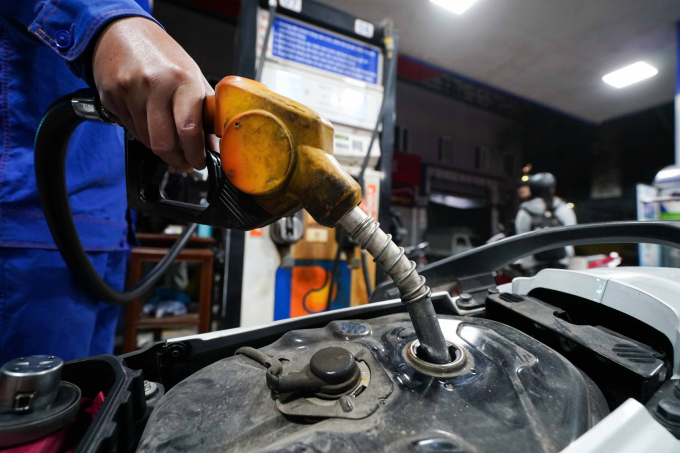 Cây xăng số 171 Xuân Thủy, Cầu Giấy, Hà Nội, ngày 16/3. Ảnh: Hoàng Giang