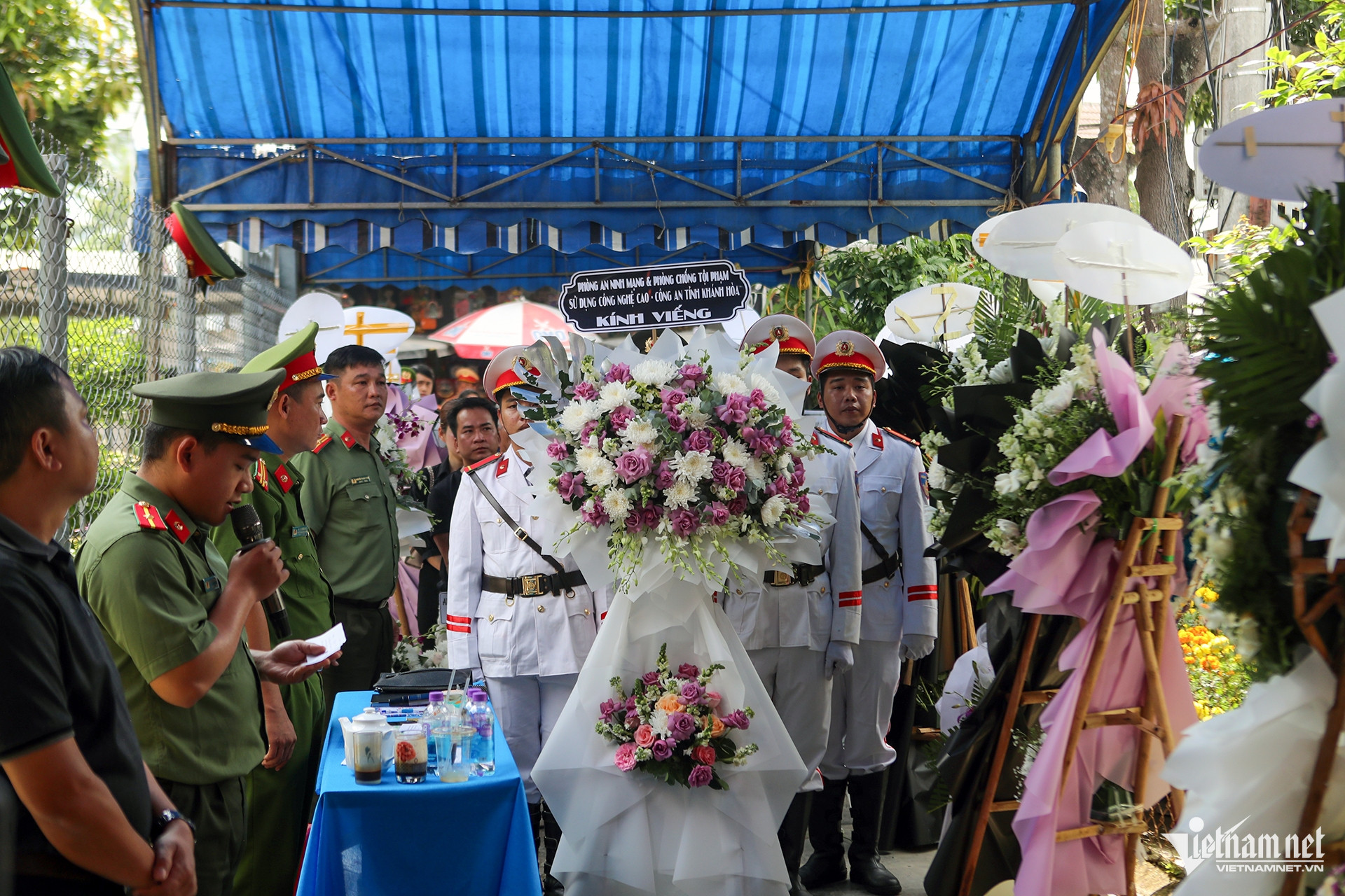 Căn nhà nhỏ ngày tang lễ của Thiếu tá hy sinh trong vụ Căn nhà nhỏ ngày tang lễ của Thiếu tá hy sinh trong vụ