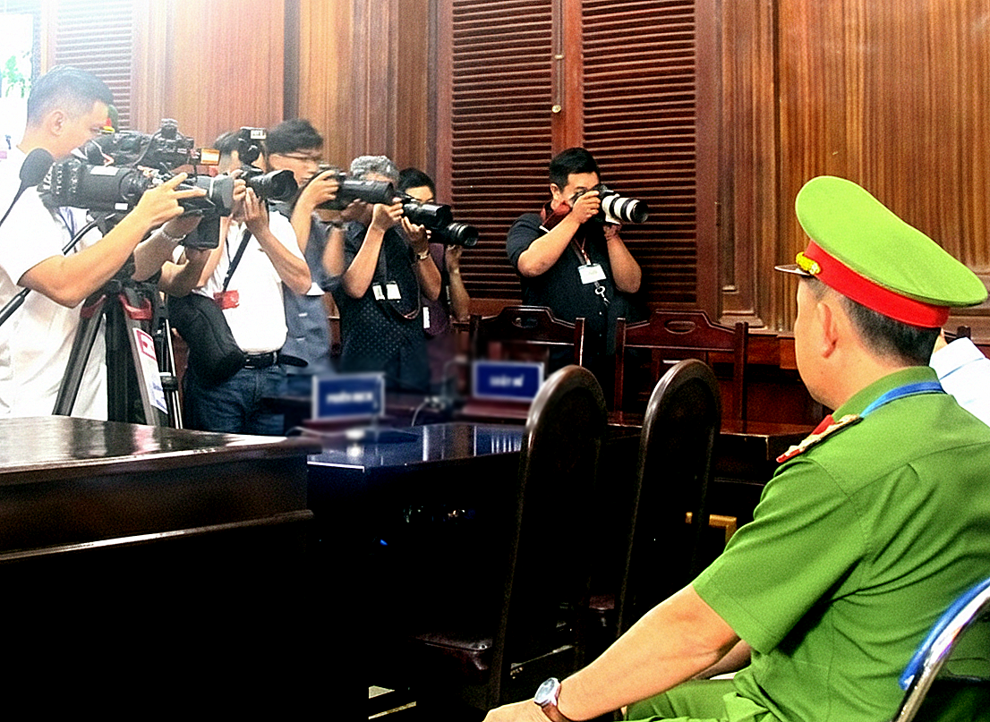 Cần thống nhất việc bảo đảm quyền tác nghiệp của phóng viên tại phiên tòa 1 Cần thống nhất việc bảo đảm quyền tác nghiệp của phóng viên tại phiên tòa - Ảnh 1.