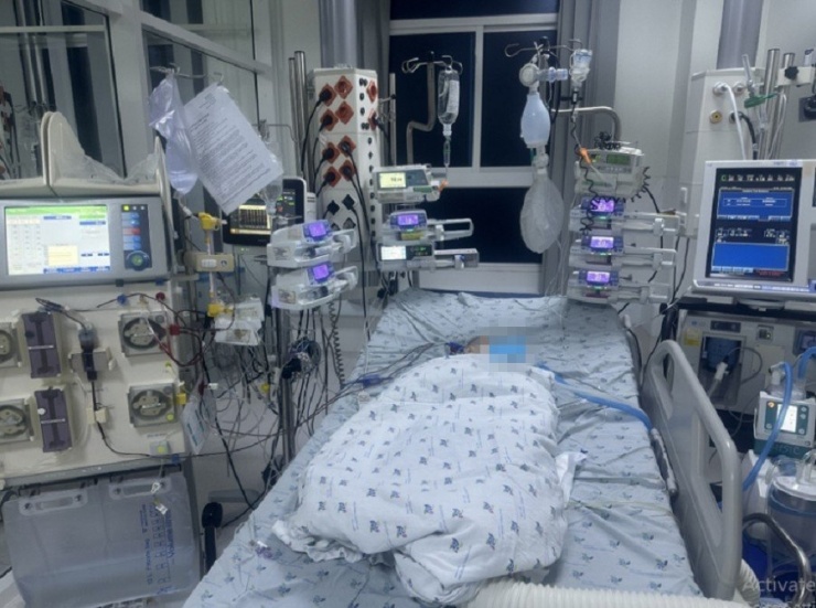 Trẻ mắc bệnh tay chân miệng được điều trị tích cực tại Bệnh viện Nhi Đồng Thành phố