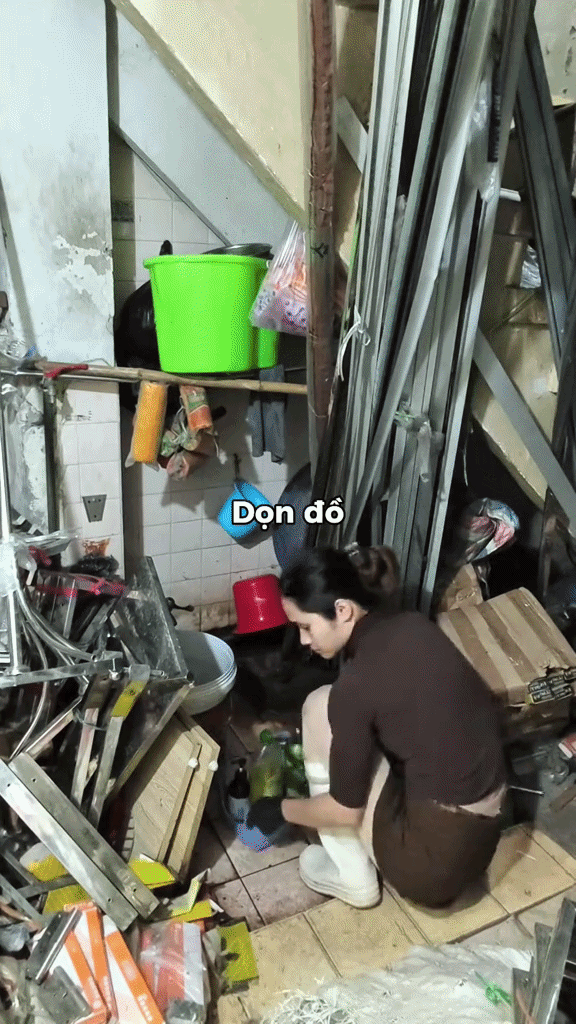 Cảnh nàng dâu cải tạo nhà vệ sinh trong nhà phố cổ Hà Nội hút gần 1 triệu lượt xem- Ảnh 1.