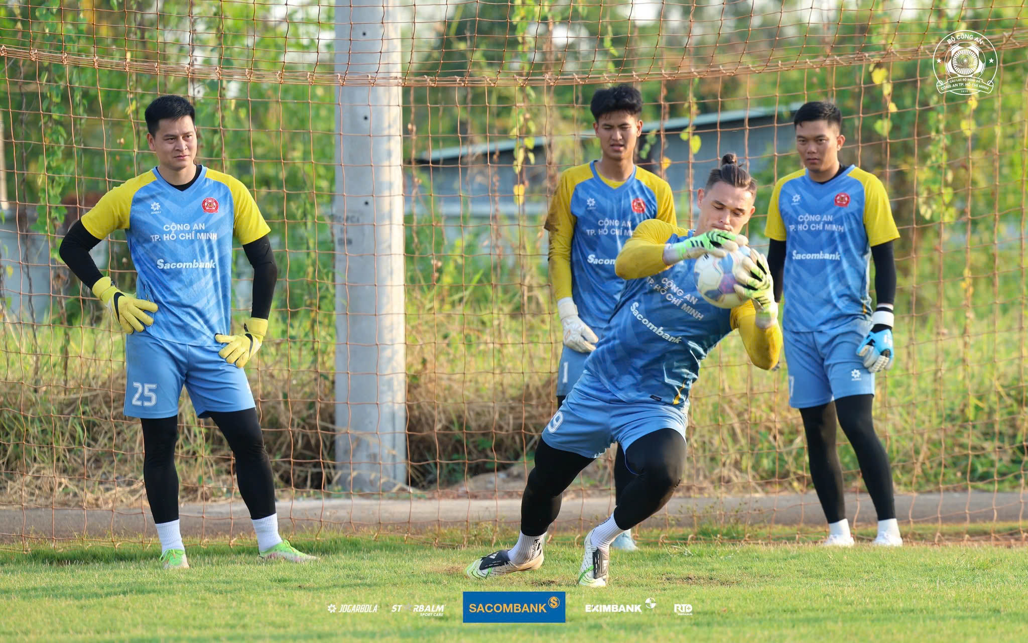 Cạnh tranh vị trí 