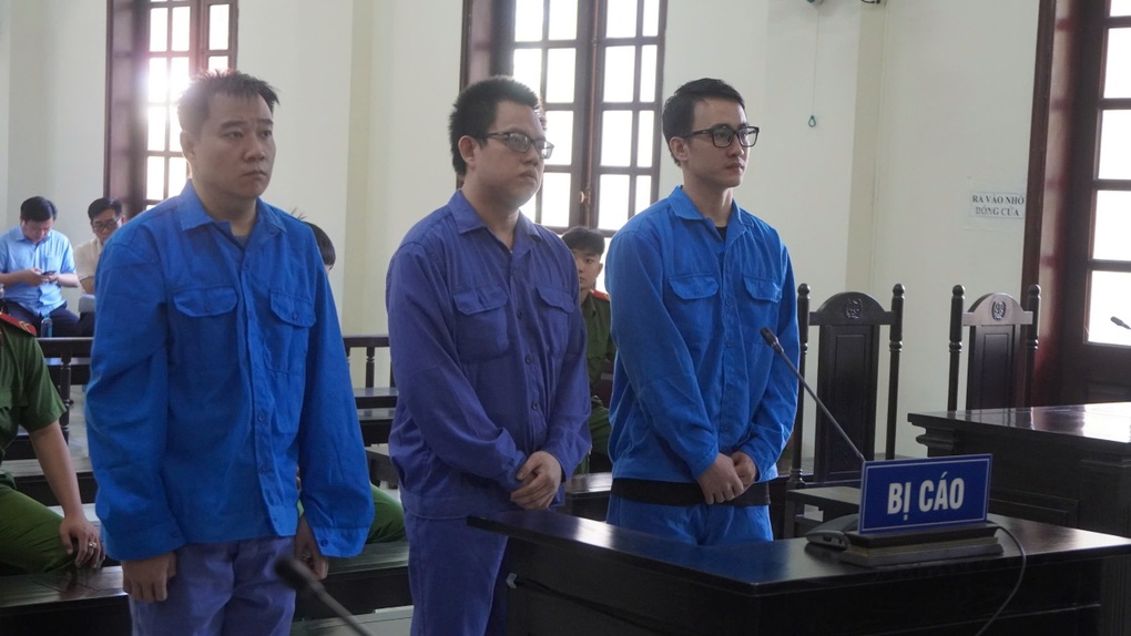 Cấp khống giấy tờ cho sinh viên, cựu cán bộ Đoàn phường ở TPHCM lĩnh án - 1