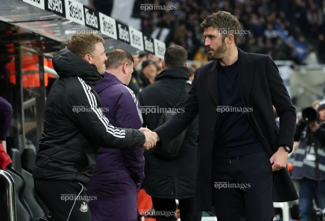 carrick-bi-da-xoay-man-united-nong-mat-o-tran-sinh-tu-voi-aston-villa (1).jpg