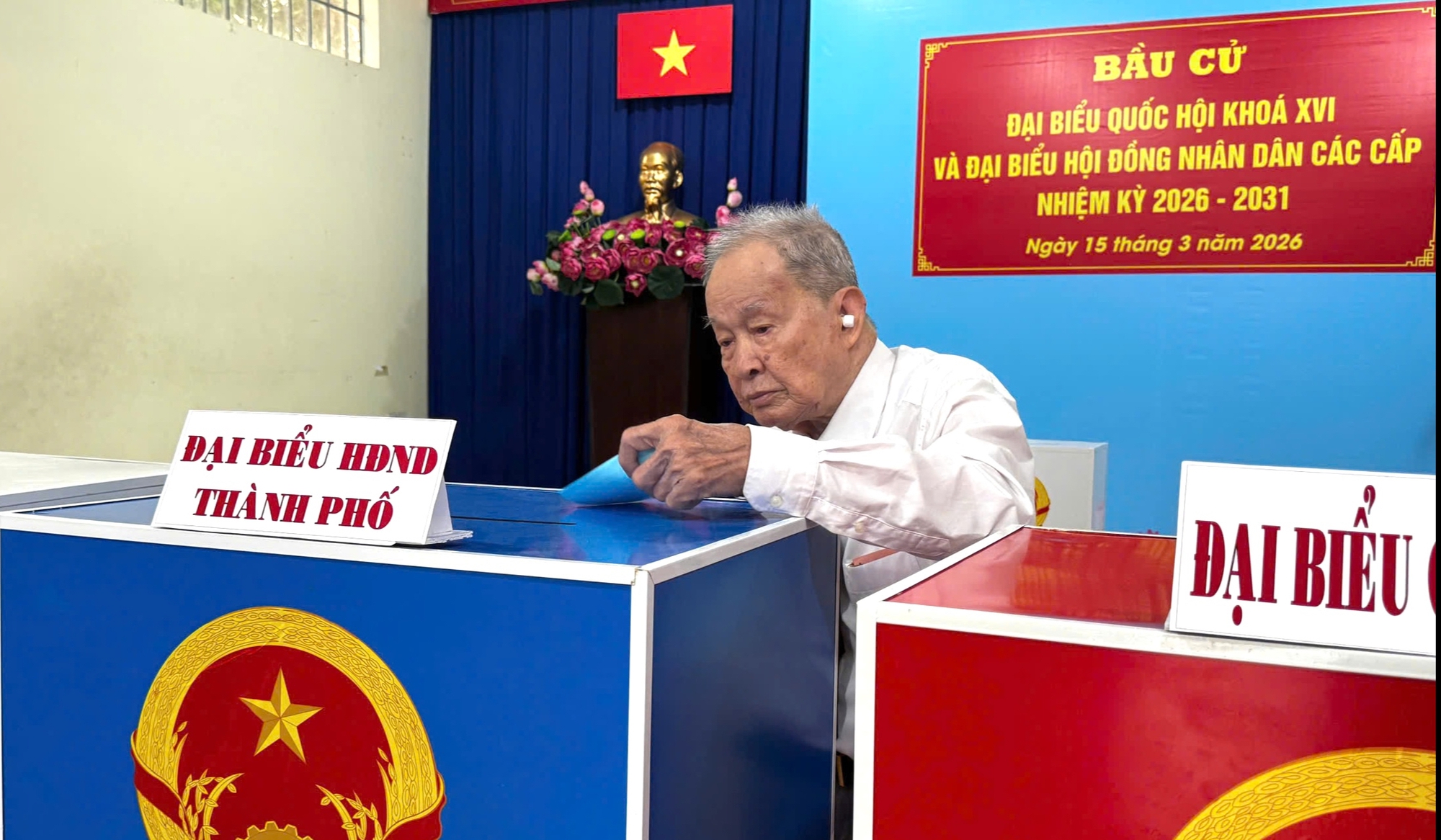 Câu chuyện xúc động của đại tá Nguyễn Văn Tàu 4 80 năm một lá phiếu: Câu chuyện xúc động của đại tá Nguyễn Văn Tàu - Ảnh 4.