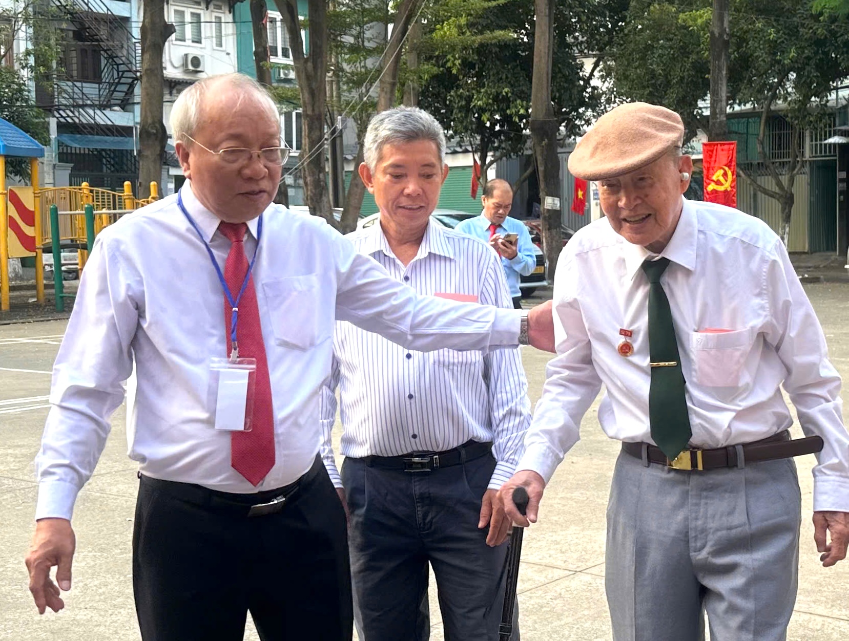 Câu chuyện xúc động của đại tá Nguyễn Văn Tàu 1 80 năm một lá phiếu: Câu chuyện xúc động của đại tá Nguyễn Văn Tàu - Ảnh 1.