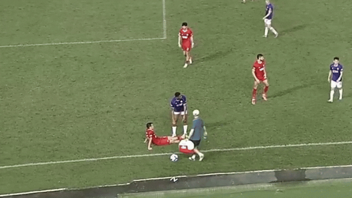 Cau thu Ha Noi FC bi duoi vi keo le