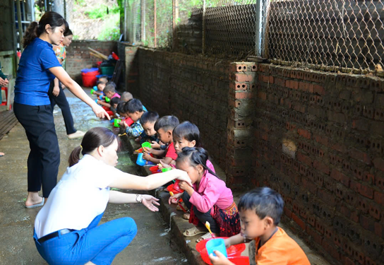 Chậm ban hành chính sách, giáo viên mầm non thiệt thòi - Ảnh 1.