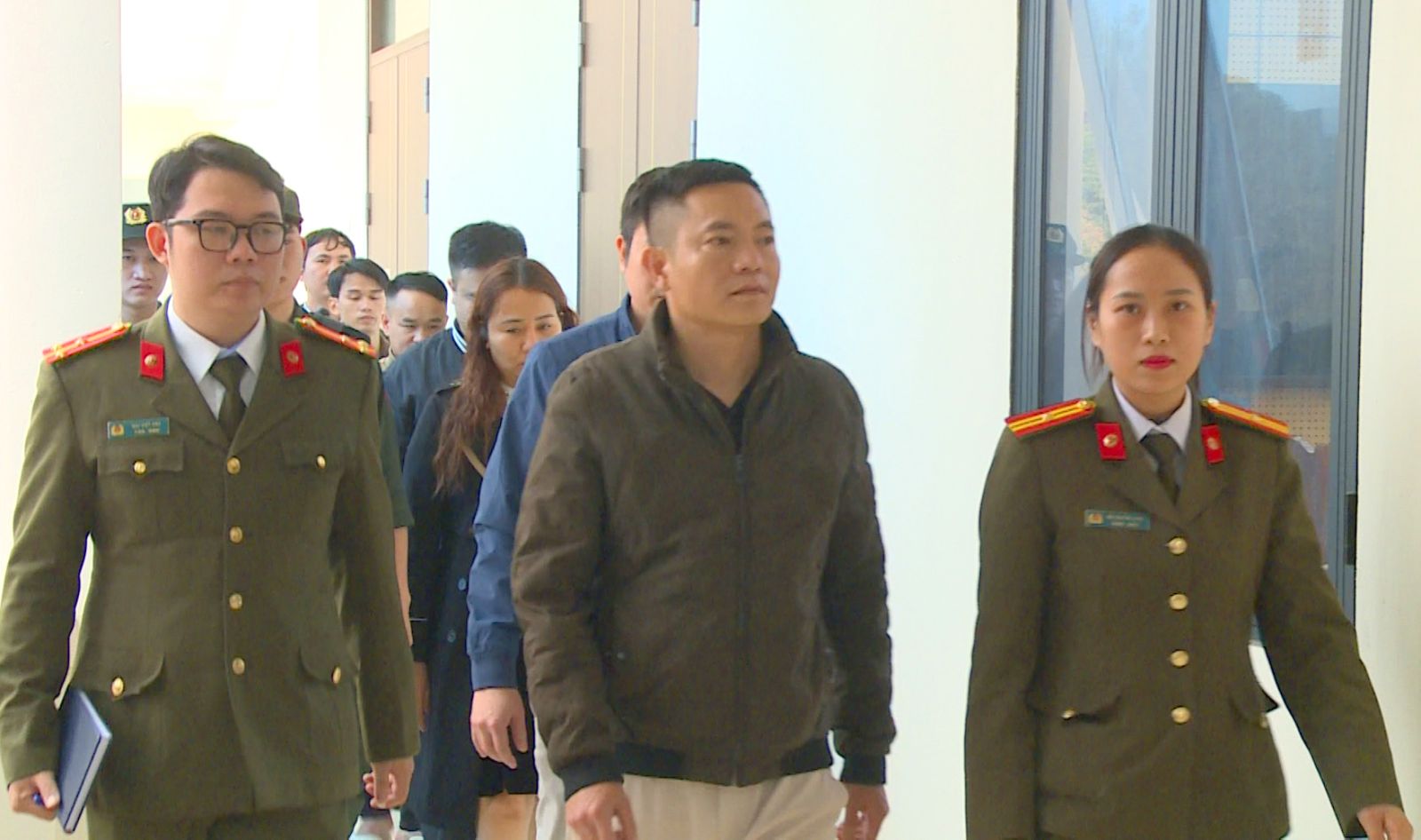 Chân dung “lương y” Hoàng Văn Toàn và đường dây lừa đảo 80.000 người từ bài thuốc xương khớp 3 đời- Ảnh 1.